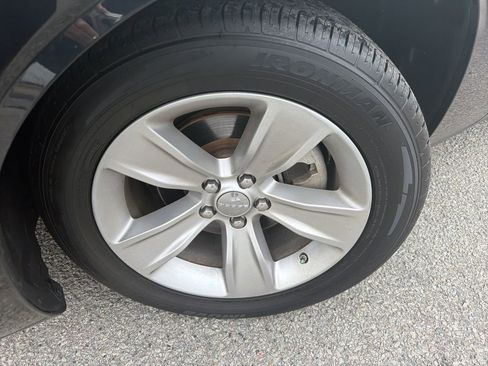 Used 2023 Dodge Challenger SXT image 2