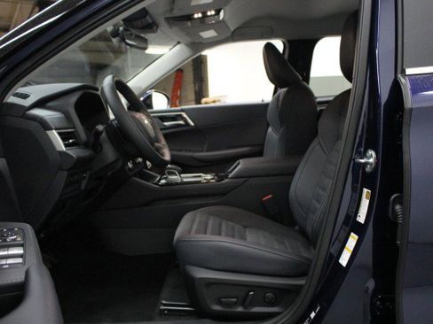 New 2026 Mitsubishi Outlander SE image 6