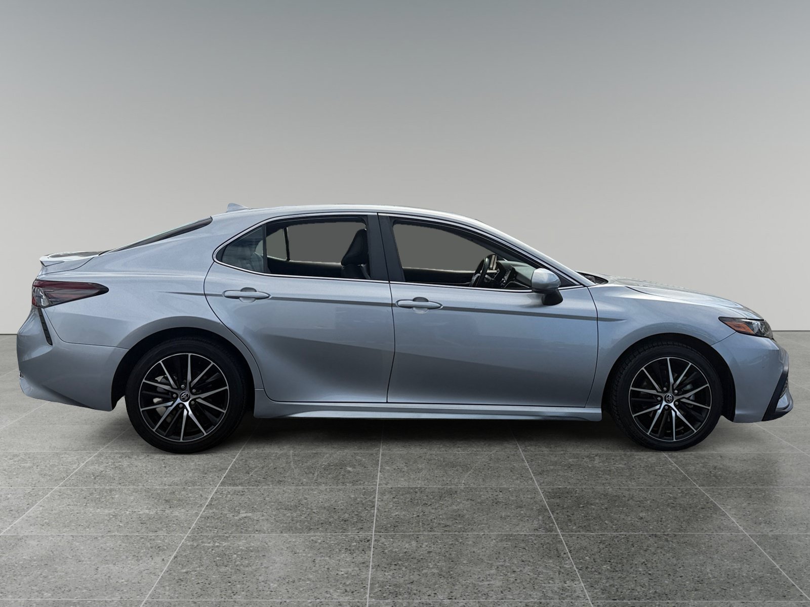 Used 2024 Toyota Camry SE FWD image 6