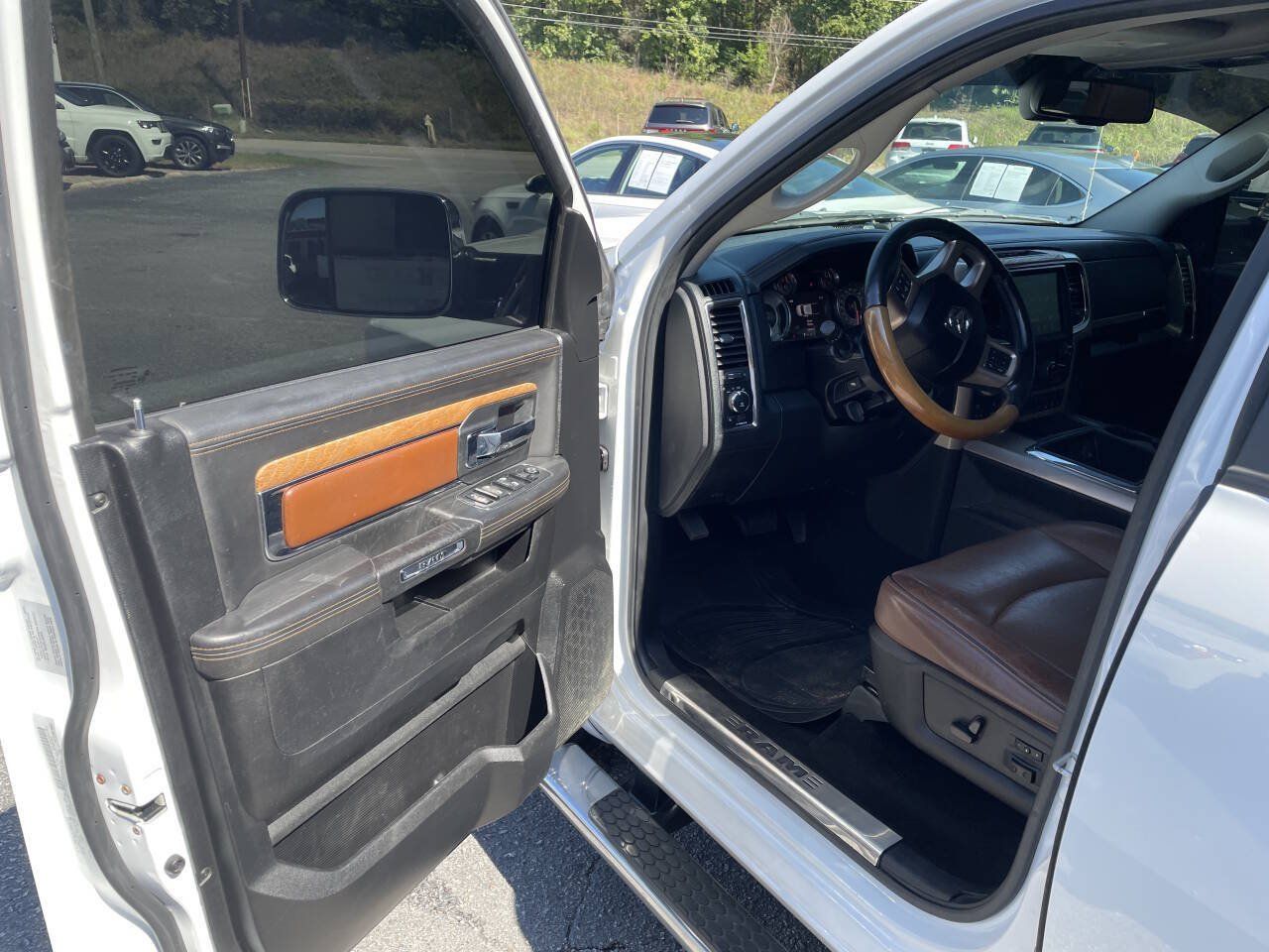 Used 2015 RAM 1500 Laramie Longhorn w/ Convenience Group AWD/4WD image 14