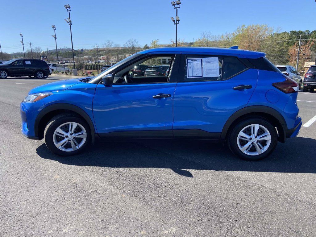 Used 2025 Nissan Kicks Play S FWD image 6