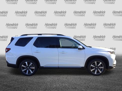Used 2024 Honda Pilot Touring image 11