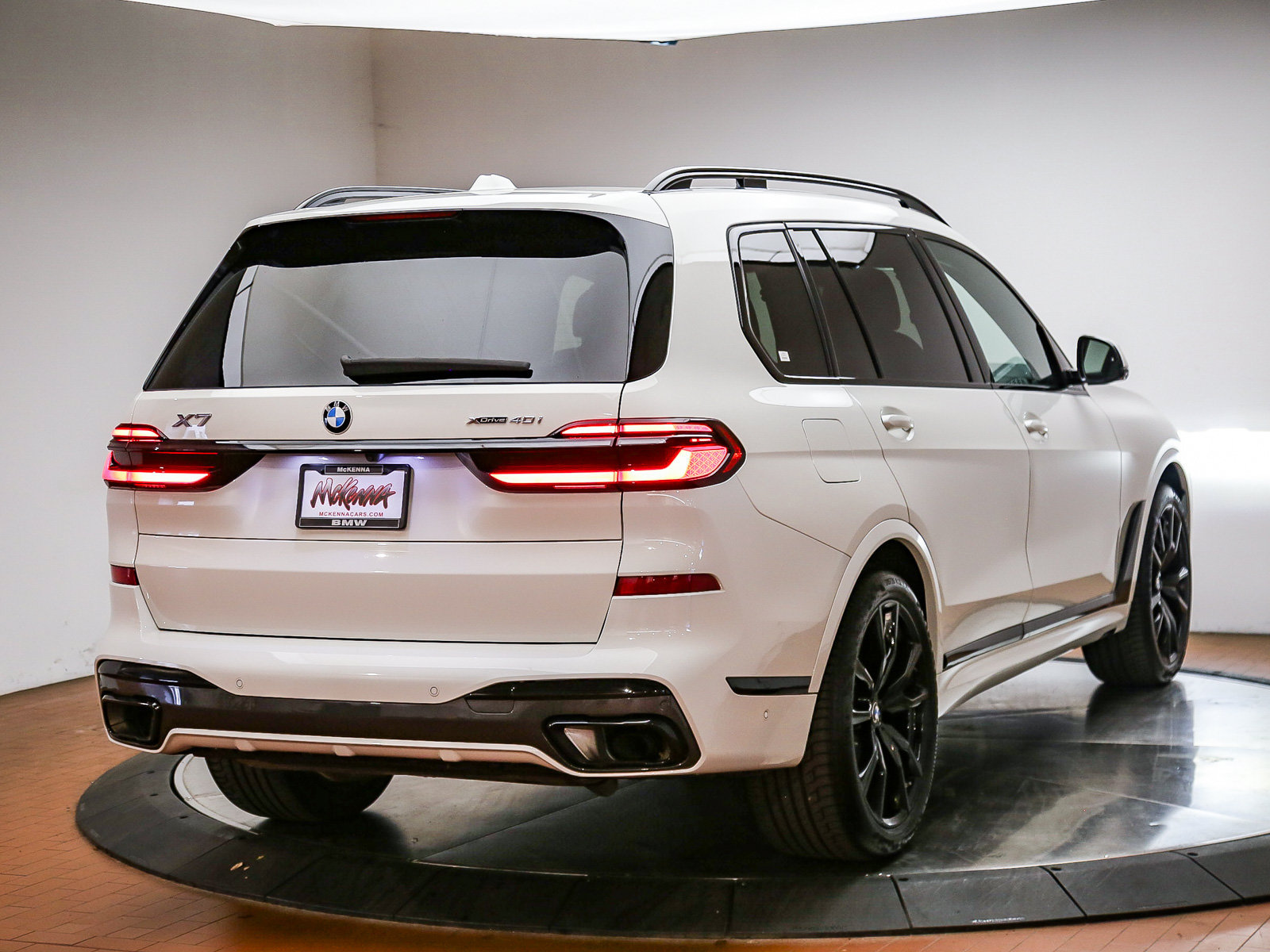 Used 2024 BMW X7 xDrive40i w/ M Sport Package AWD/4WD image 7