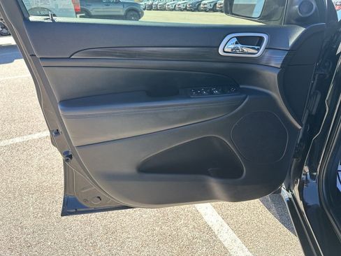 Used 2021 Jeep Grand Cherokee Laredo X image 10