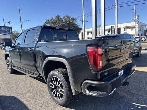 Used 2023 GMC Sierra 1500 AT4 w/ AT4 Premium Package image 9