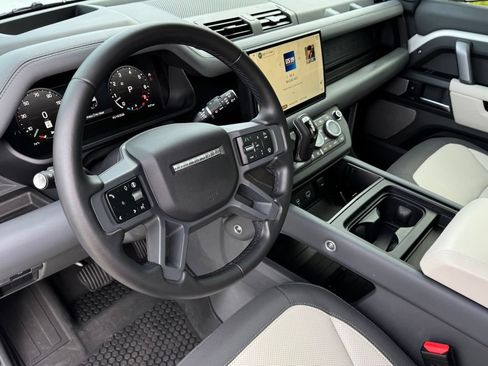 Used 2024 Land Rover Defender 130 X-Dynamic SE AWD/4WD image 17