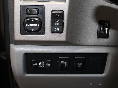 Used 2012 Toyota Tundra 4x4 CrewMax image 26