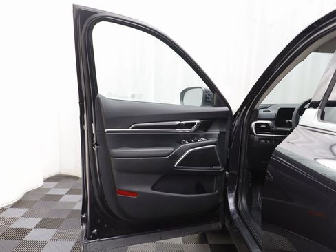 Used 2025 Kia Telluride LX image 4