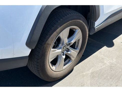 Used 2022 Toyota RAV4 XLE w/ Convenience Package FWD image 4
