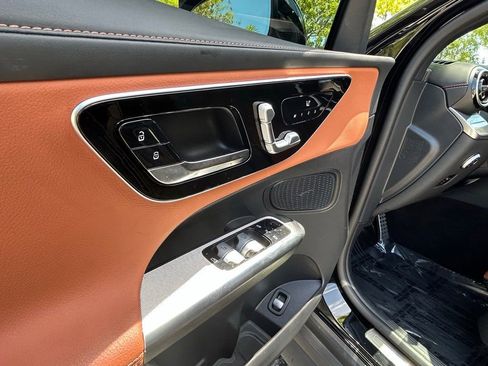 Used 2025 Mercedes-Benz GLC 300 image 16