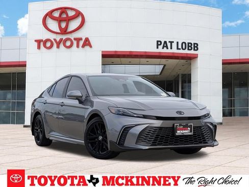 Used 2026 Toyota Camry SE w/ Convenience Package FWD image 1