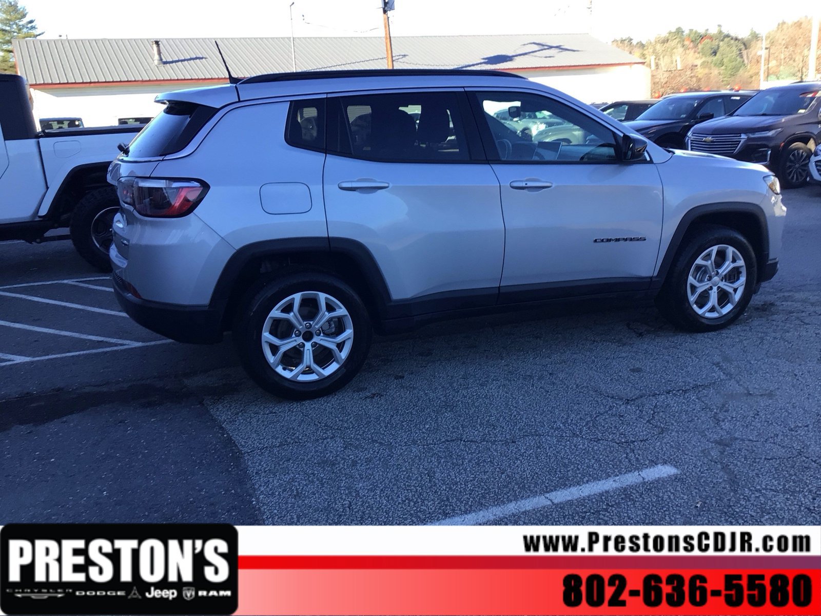 Used 2024 Jeep Compass Latitude AWD/4WD image 6