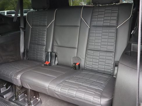 Used 2024 Cadillac Escalade ESV V AWD/4WD image 31