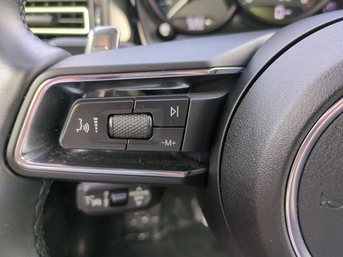Used 2025 Porsche Macan AWD/4WD image 25