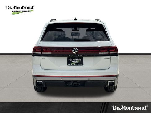 Used 2025 Volkswagen Atlas Peak Edition SE image 6
