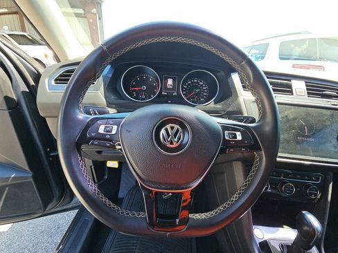 Used 2021 Volkswagen Tiguan SE AWD/4WD image 3