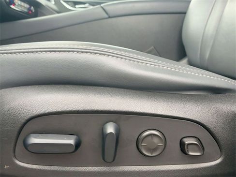 Used 2024 Buick Enclave Premium image 17