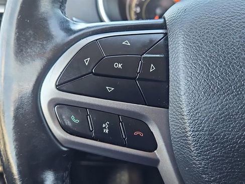 Used 2019 Jeep Cherokee Limited image 16