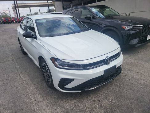 Used 2025 Volkswagen Jetta Sport image 2