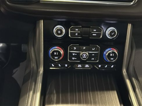 Used 2021 GMC Yukon Denali w/ Denali Premium Package image 28