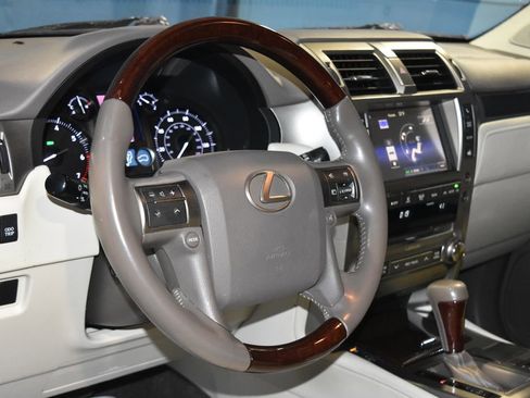 Used 2014 Lexus GX 460 w/ Premium Package image 2