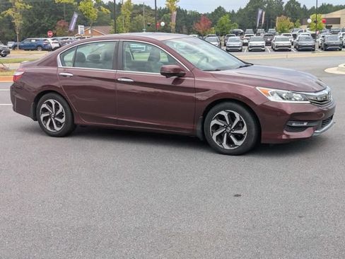 Used 2017 Honda Accord EX-L image 2