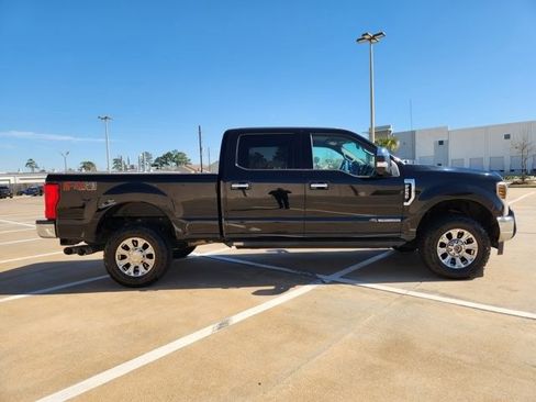 Used 2018 Ford F250 XLT w/ XLT Premium Package image 4