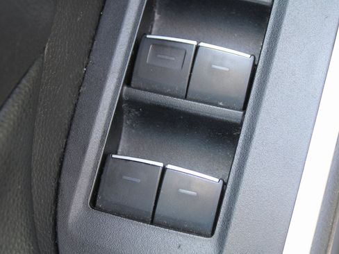 Used 2022 Toyota RAV4 XLE image 19