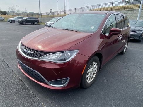 Used 2020 Chrysler Pacifica Touring w/ Cold Weather Group image 2