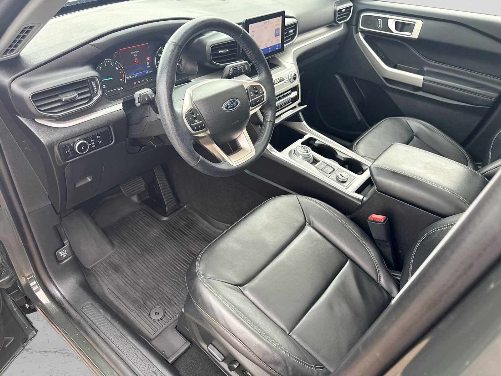 Used 2023 Ford Explorer XLT w/ Equipment Group 202A AWD/4WD image 2