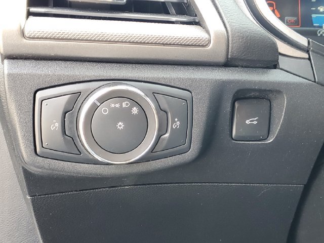 Used 2020 Ford Fusion SE FWD image 14