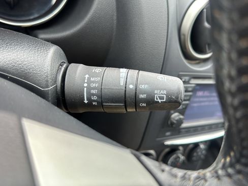 Used 2011 Nissan Rogue SV w/ SL Pkg image 27