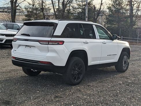 New 2025 Jeep Grand Cherokee Altitude image 3