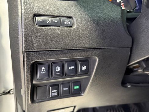 Used 2020 Nissan Rogue SV image 13