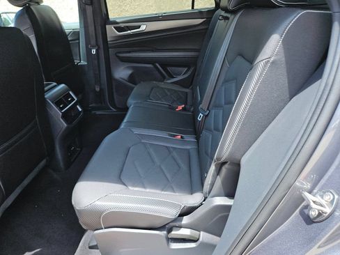 Used 2025 Volkswagen Atlas Cross Sport SE FWD image 27