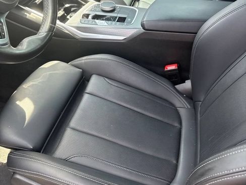 Used 2023 BMW 330i Sedan w/ M Sport Package RWD image 3