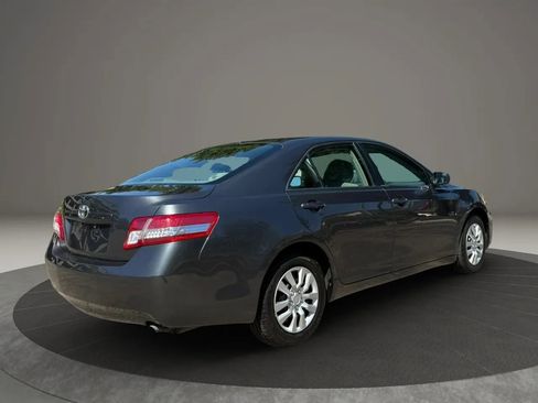 Used 2011 Toyota Camry LE image 5