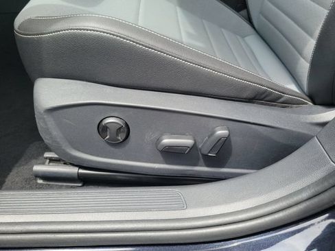 Used 2025 Volkswagen Jetta SE FWD image 14