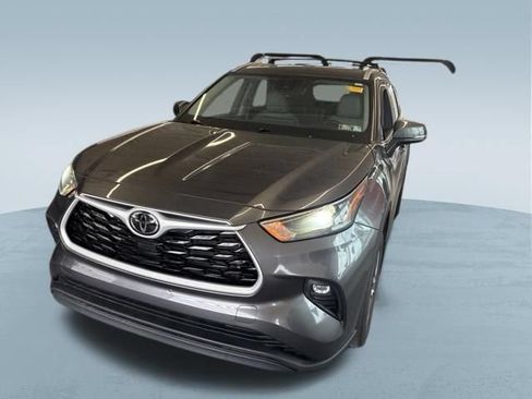 Used 2024 Toyota Highlander XLE AWD/4WD image 17