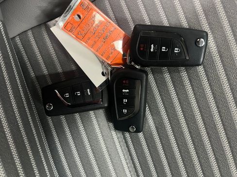 Used 2024 Toyota Camry SE image 29