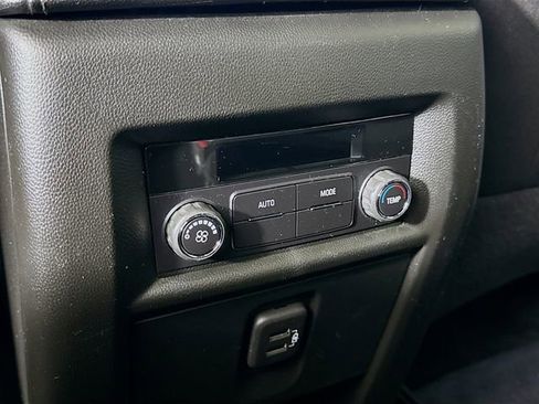 Used 2023 Chevrolet Traverse LT image 26