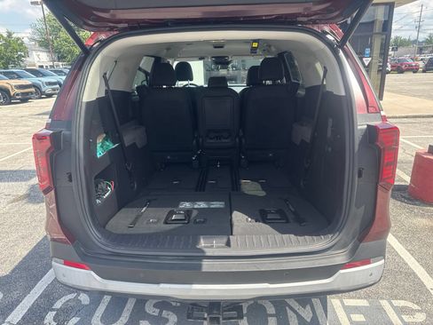 Used 2025 Kia Carnival EX FWD image 9