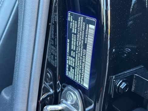 Certified 2025 Porsche Macan image 32