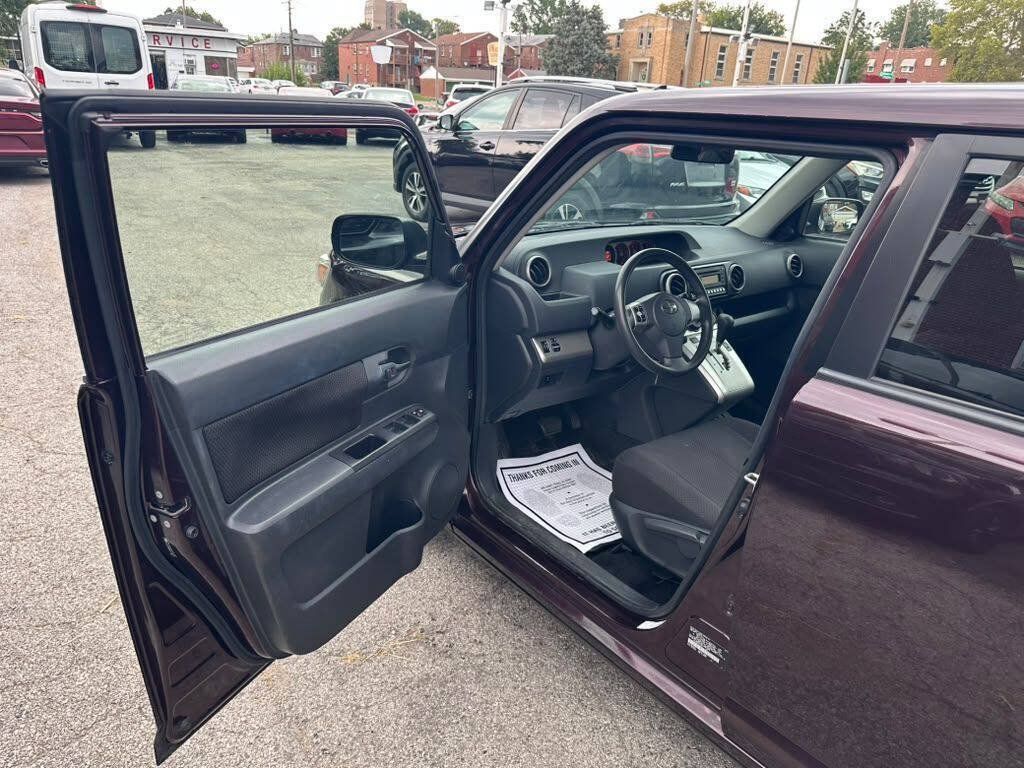 Used 2010 Scion xB FWD image 9