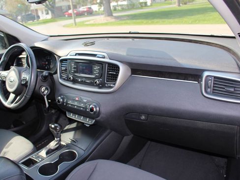 Used 2016 Kia Sorento LX w/ LX Convenience Package FWD image 39