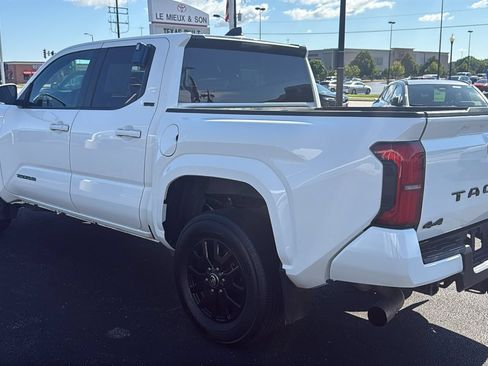 Used 2024 Toyota Tacoma SR5 AWD/4WD image 5