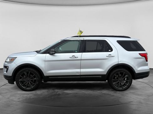 Used 2018 Ford Explorer XLT w/ XLT Appearance Package AWD/4WD image 6