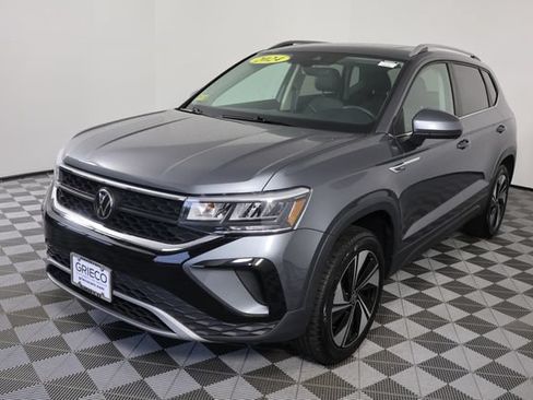 Used 2024 Volkswagen Taos SE AWD/4WD image 4