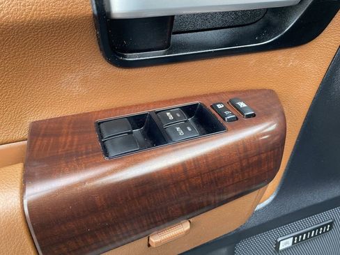 Used 2015 Toyota Sequoia Platinum image 22