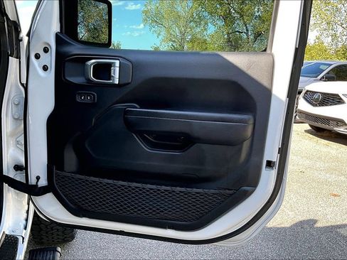 Used 2021 Jeep Wrangler Unlimited Rubicon 4xe w/ Cold Weather Group AWD/4WD image 23